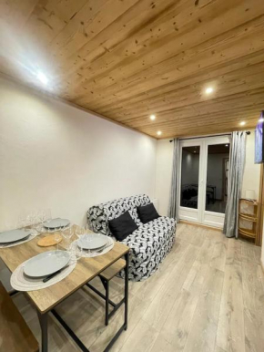 Risoul 1850 résidence au pied des pistes pour 4 personnes en front de neige